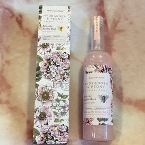 Hydrangia & Peony Scented Relaxing  Bubble Bath in Plastic Bottle 17.2 oz NWTbox